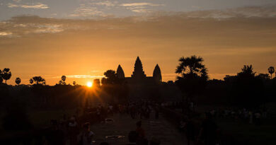 sunrise in Angkor Watsunrise in Angkor Wat